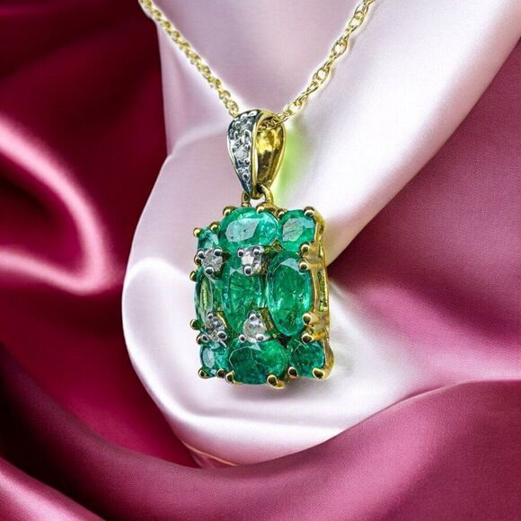 10K Gold- Natural Colombian Emerald & Diamond Necklace -18"- 1.5 Carat T.W.-1.6g - Picture 2 of 16